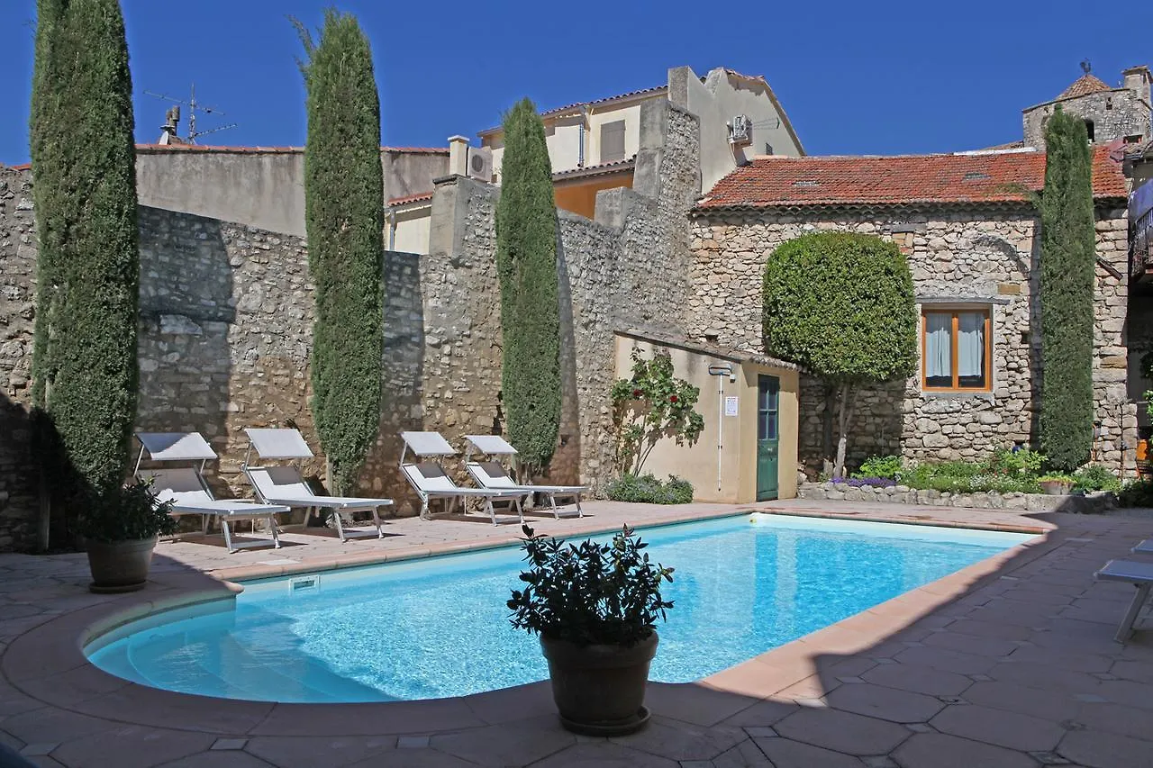 Villa Velleron 3*,
